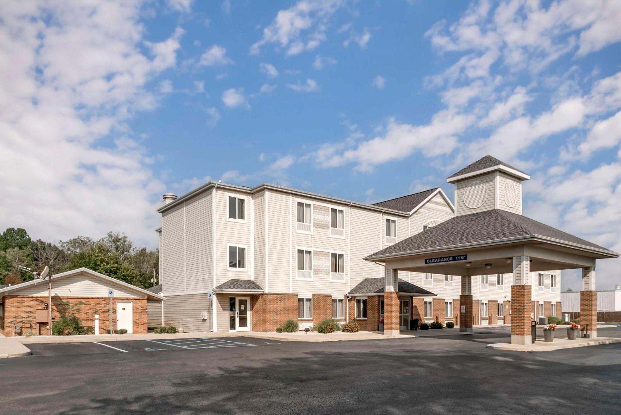 Best Western Beacon Inn Grand Haven Exterior foto